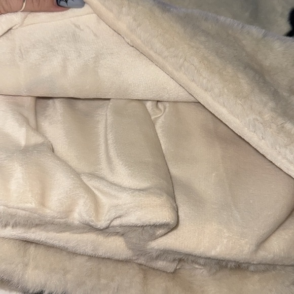 Fall Faux Rabbit Hello Kitty Blanket-NWT - Picture 5 of 7